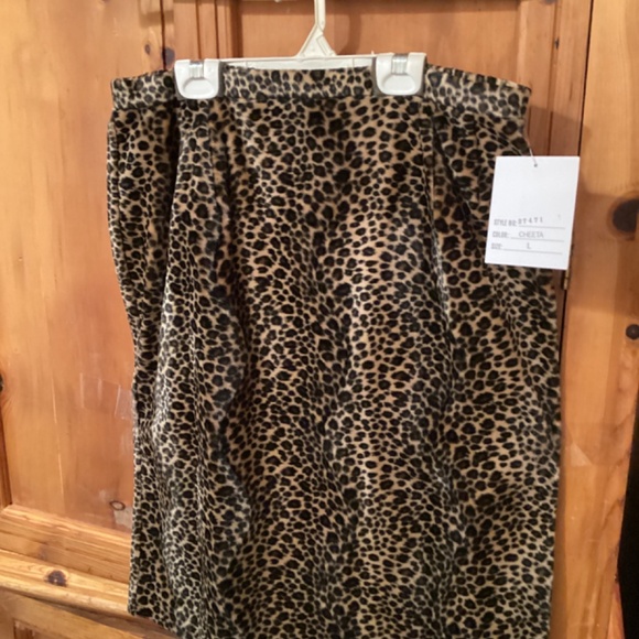 NWT Terry Lewis Cheeta Print Faux Fur Skirt L NWOT - Picture 3 of 4